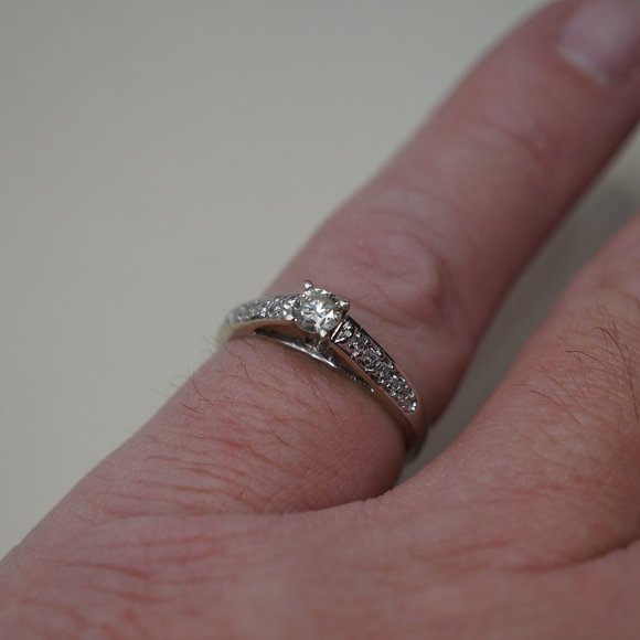 14KW gold Diamond ring - Picture 5 of 6